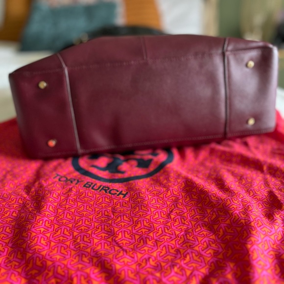 Tory Burch perfect burgundy bag - Picture 9 of 10